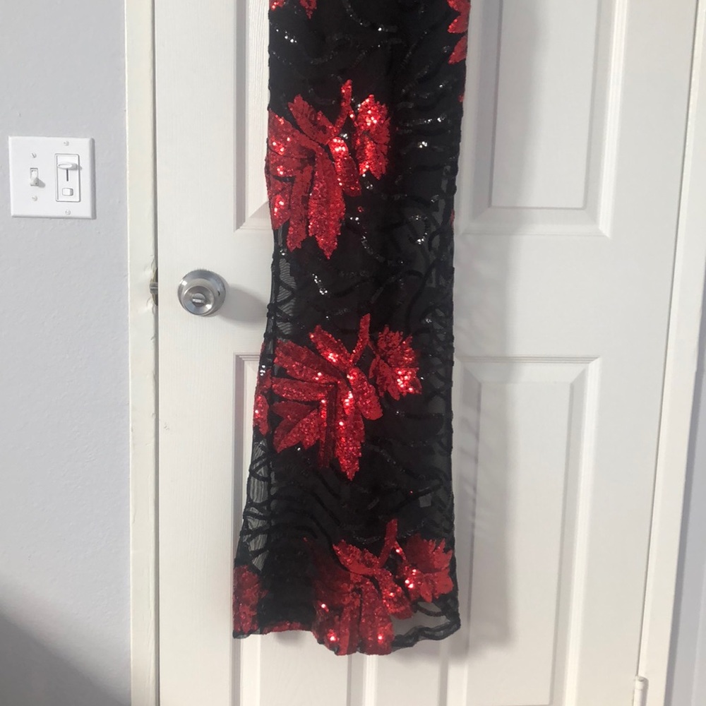 Sequence Red and Black Dress - Picture 4 of 7